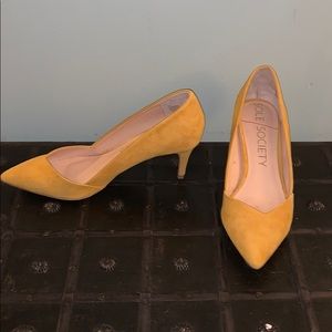 Sole Society Mustard Suede Pumps sz 8.5
